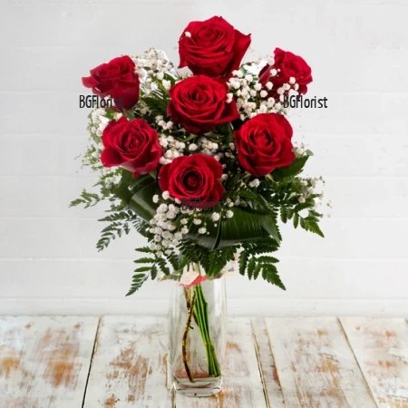 Send bouquet of 7 roses and a vase to Sofia