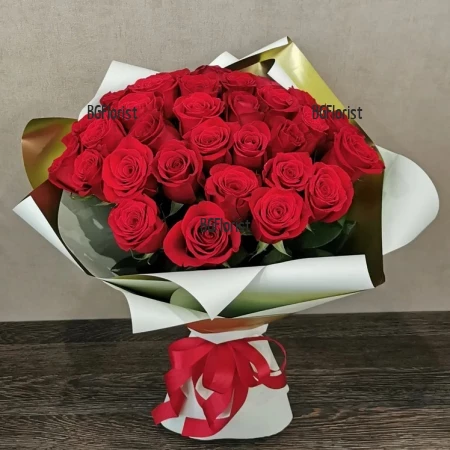 Order and delivery of bouquet of red roses and greeenry to Sofia