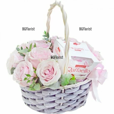 Send to Bulgaria basket of roses and chocolates